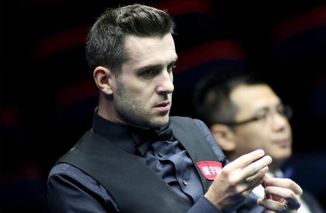 一位年轻中 一位年轻中